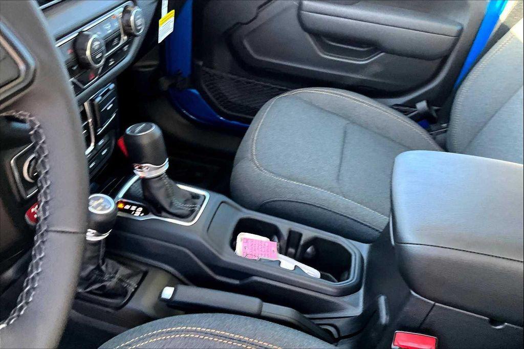 new 2025 Jeep Gladiator car, priced at $44,732