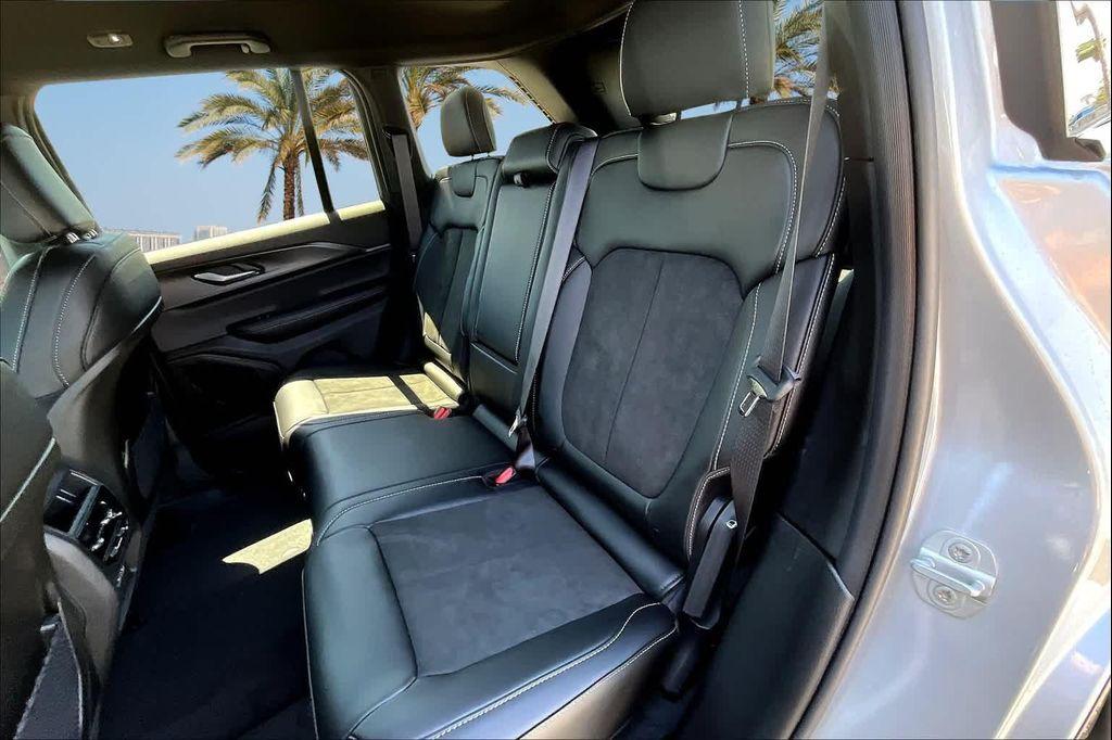 new 2025 Jeep Grand Cherokee car, priced at $40,053