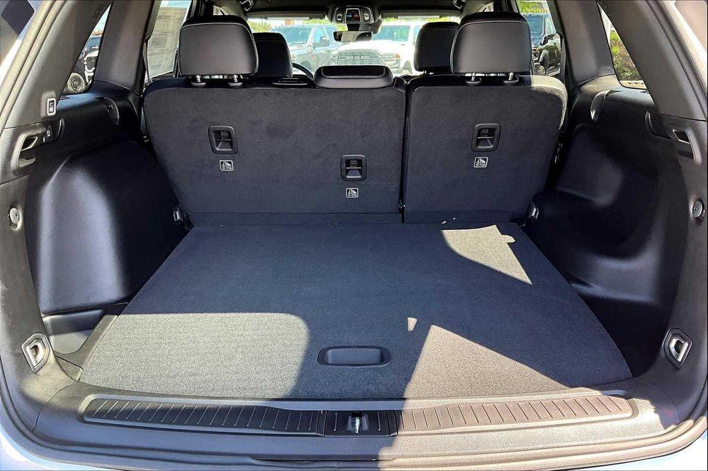 new 2025 Jeep Grand Cherokee car, priced at $40,053
