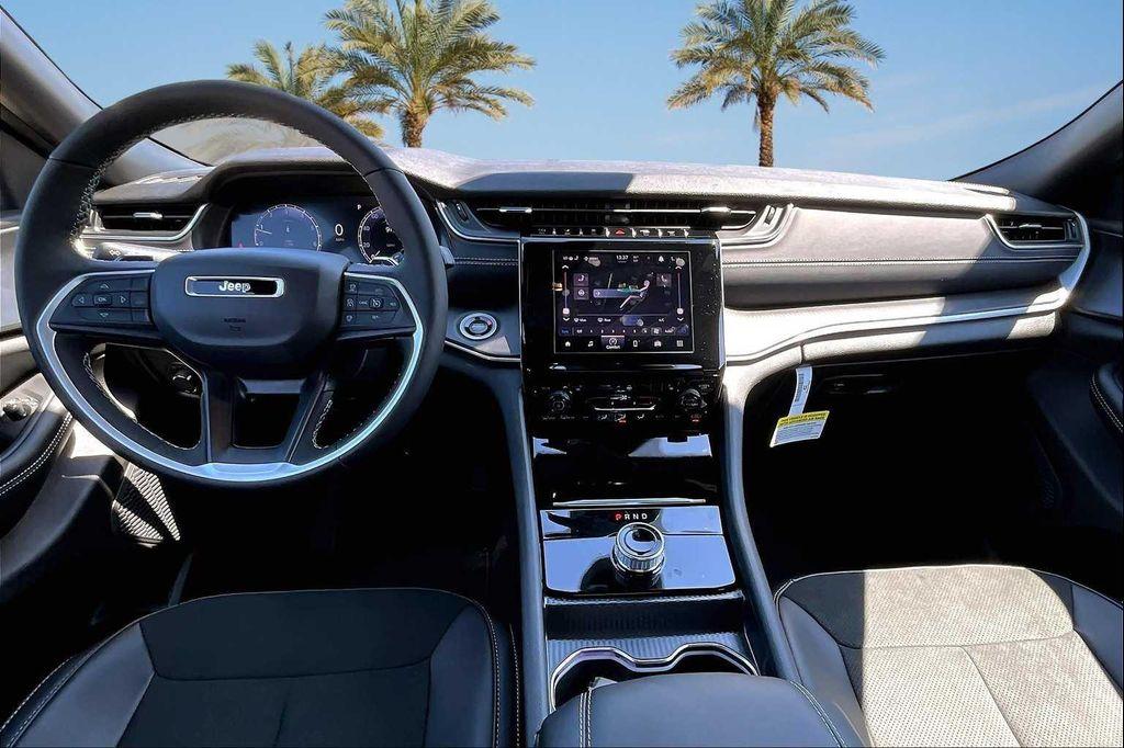new 2025 Jeep Grand Cherokee car, priced at $40,053