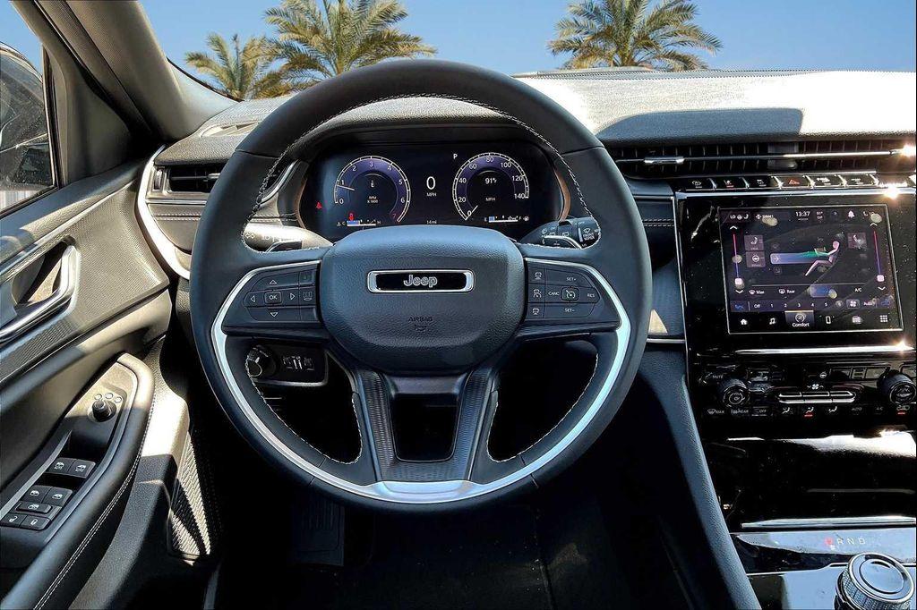 new 2025 Jeep Grand Cherokee car, priced at $40,053