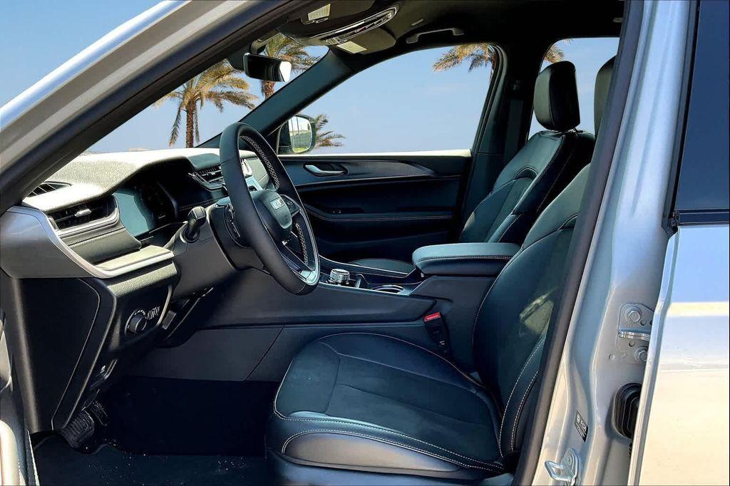 new 2025 Jeep Grand Cherokee car, priced at $40,053