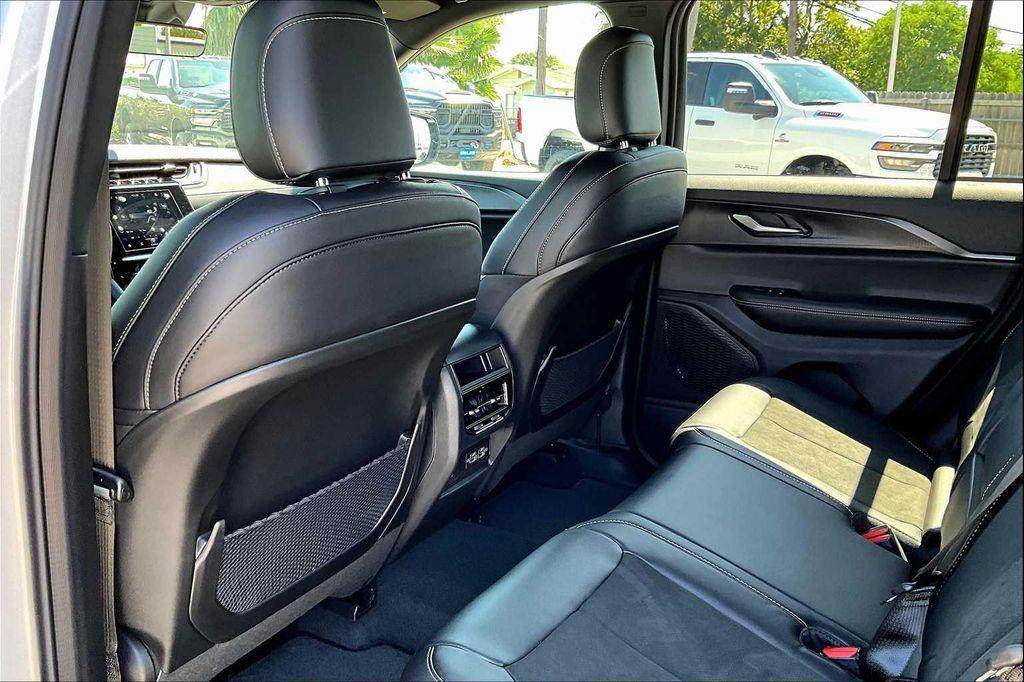 new 2025 Jeep Grand Cherokee car, priced at $40,053