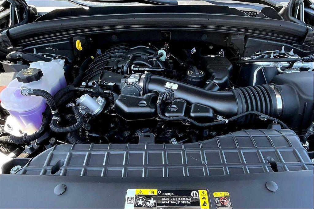 new 2025 Jeep Grand Cherokee car, priced at $40,053