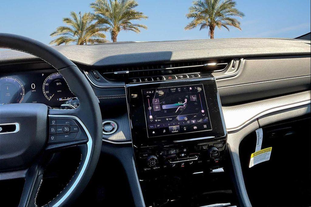 new 2025 Jeep Grand Cherokee car, priced at $40,053
