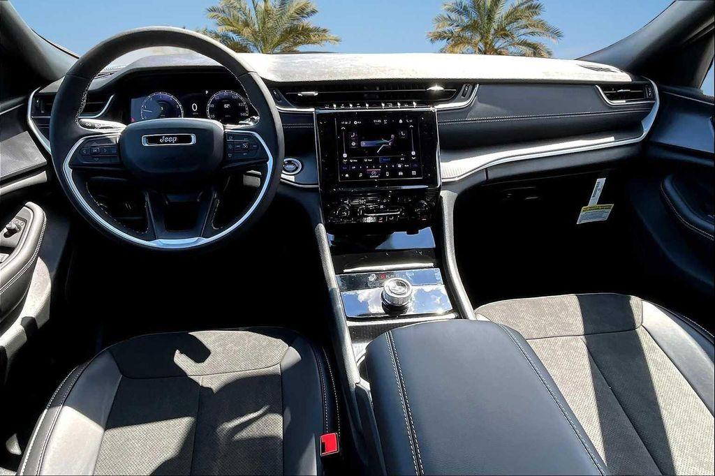 new 2025 Jeep Grand Cherokee car, priced at $40,053