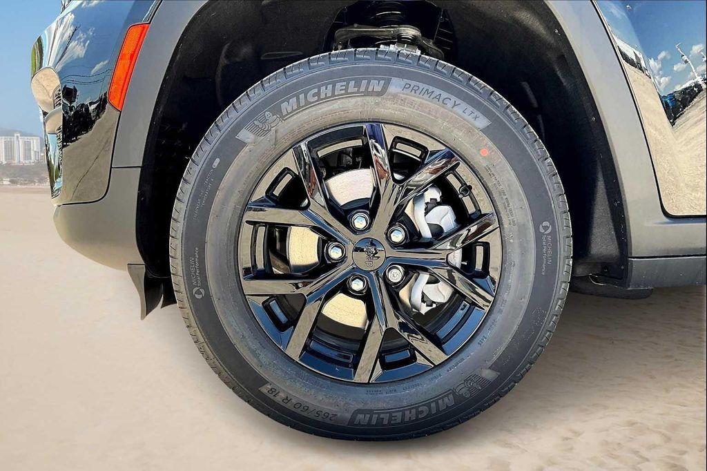 new 2025 Jeep Grand Cherokee car, priced at $40,053