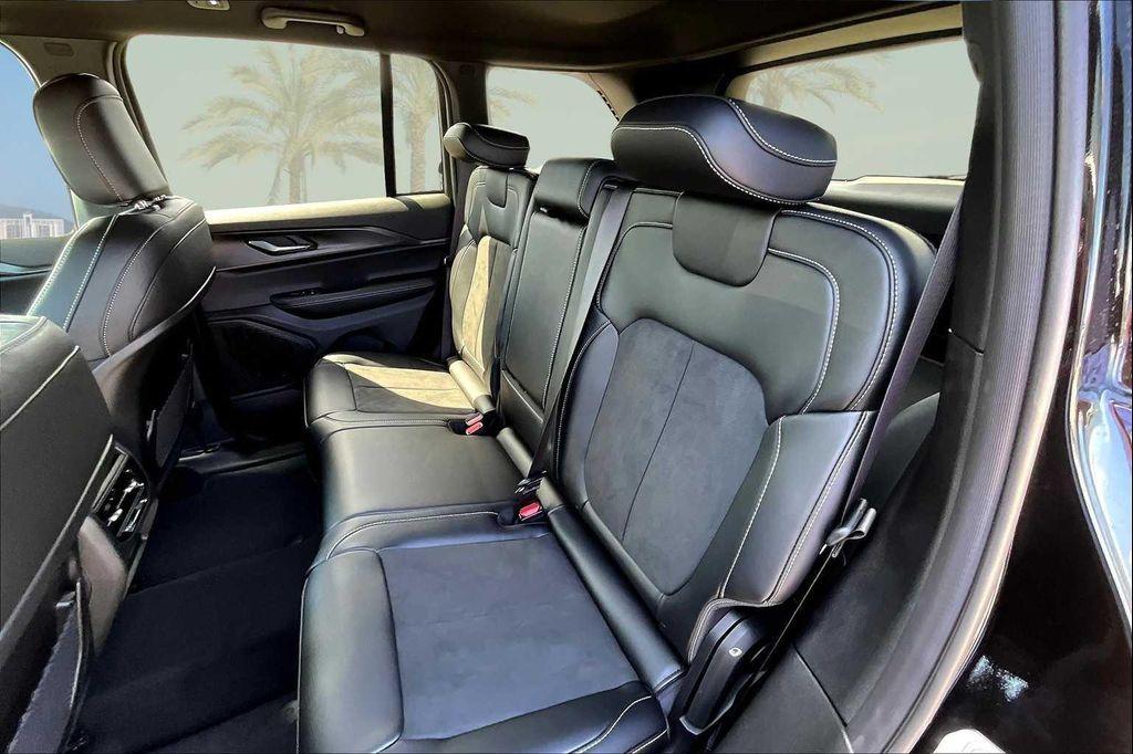 new 2025 Jeep Grand Cherokee car, priced at $40,053