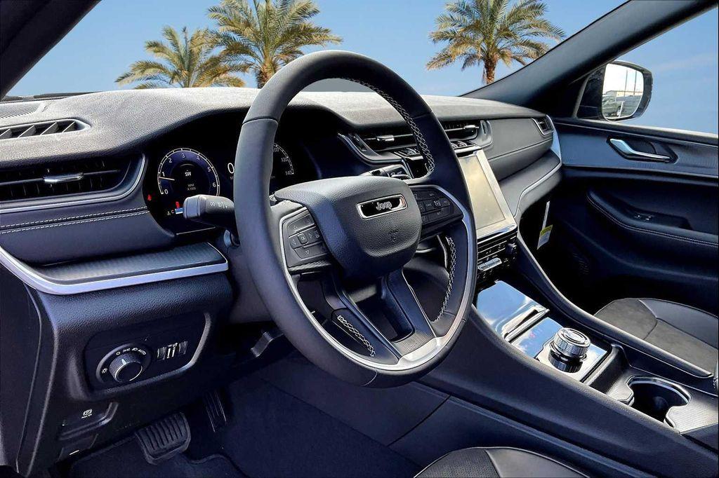 new 2025 Jeep Grand Cherokee car, priced at $40,053