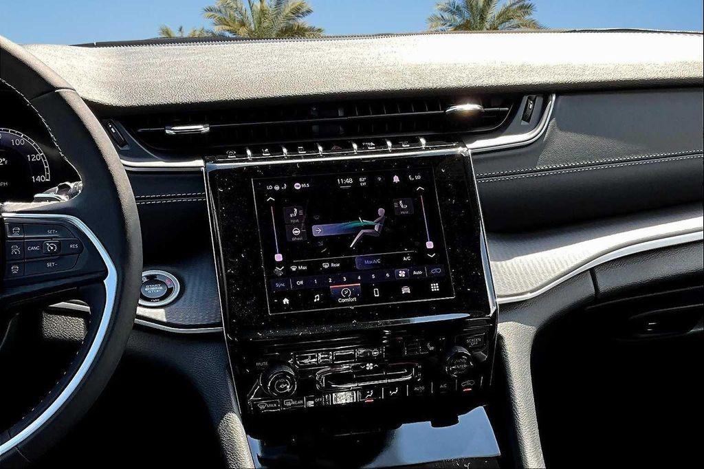 new 2025 Jeep Grand Cherokee car, priced at $40,053