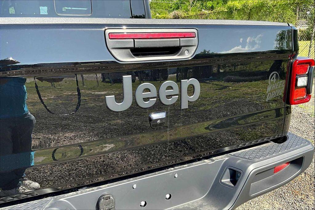 new 2025 Jeep Gladiator car, priced at $45,827