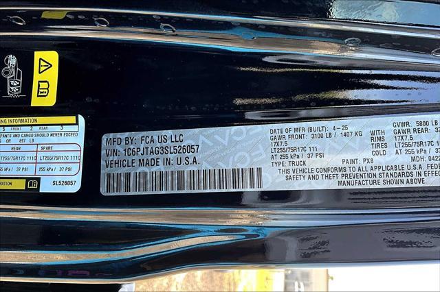 new 2025 Jeep Gladiator car, priced at $46,577