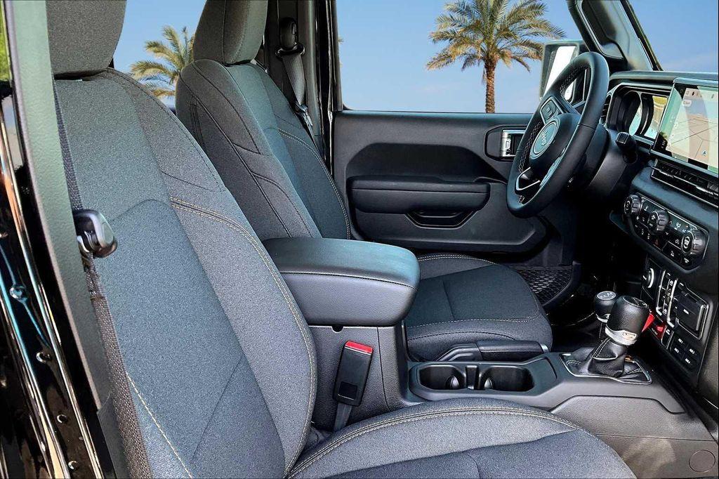 new 2025 Jeep Gladiator car, priced at $45,827