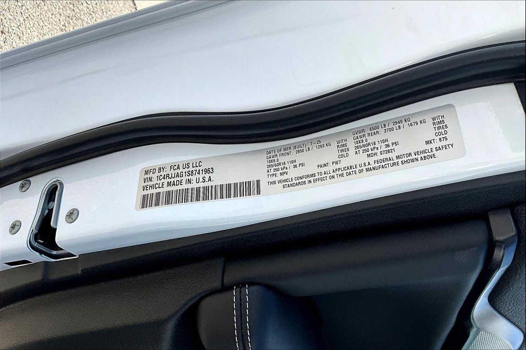 new 2025 Jeep Grand Cherokee L car, priced at $40,302