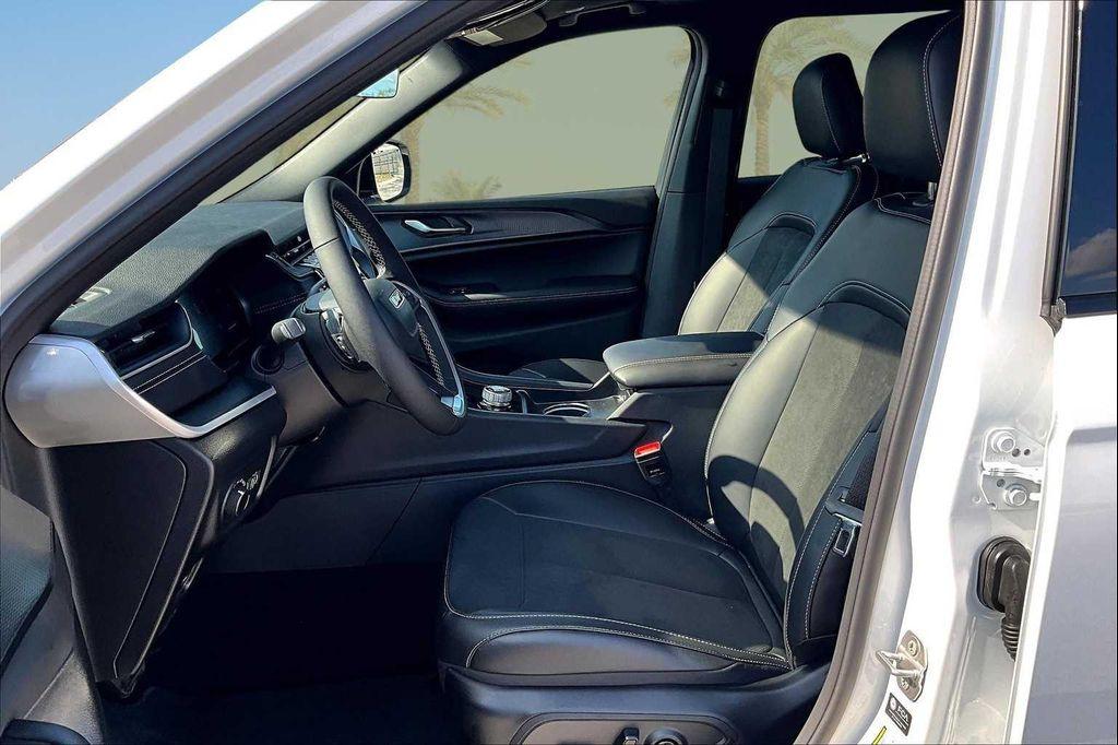 new 2025 Jeep Grand Cherokee L car, priced at $40,302