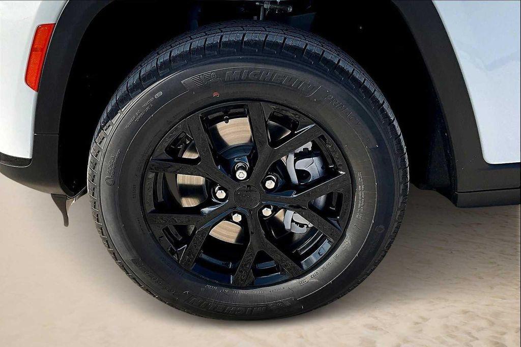 new 2025 Jeep Grand Cherokee L car, priced at $40,302