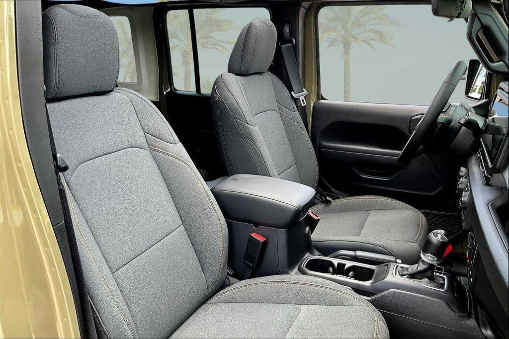 new 2025 Jeep Wrangler car, priced at $61,094