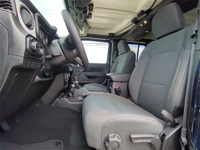 new 2025 Jeep Gladiator car, priced at $43,280