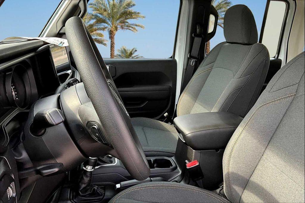 new 2025 Jeep Wrangler car, priced at $37,301