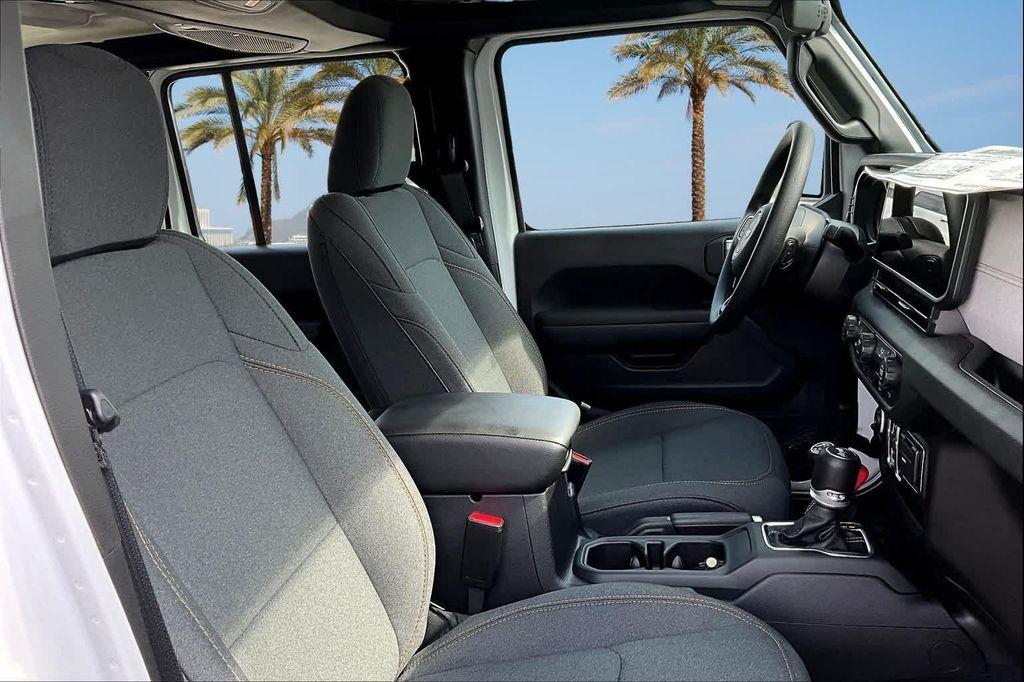 new 2025 Jeep Wrangler car, priced at $37,301