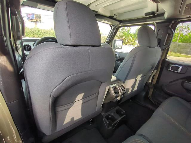 new 2025 Jeep Gladiator car, priced at $43,180