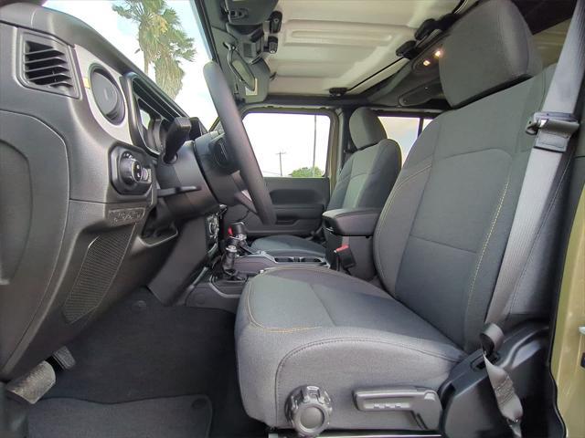 new 2025 Jeep Gladiator car, priced at $43,180