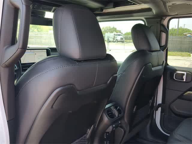 new 2025 Jeep Wrangler car, priced at $58,589