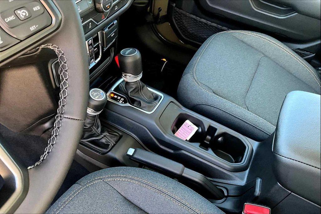 new 2025 Jeep Gladiator car, priced at $43,026