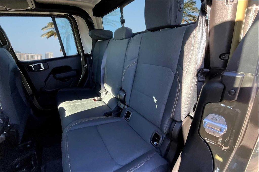 new 2025 Jeep Gladiator car, priced at $43,026