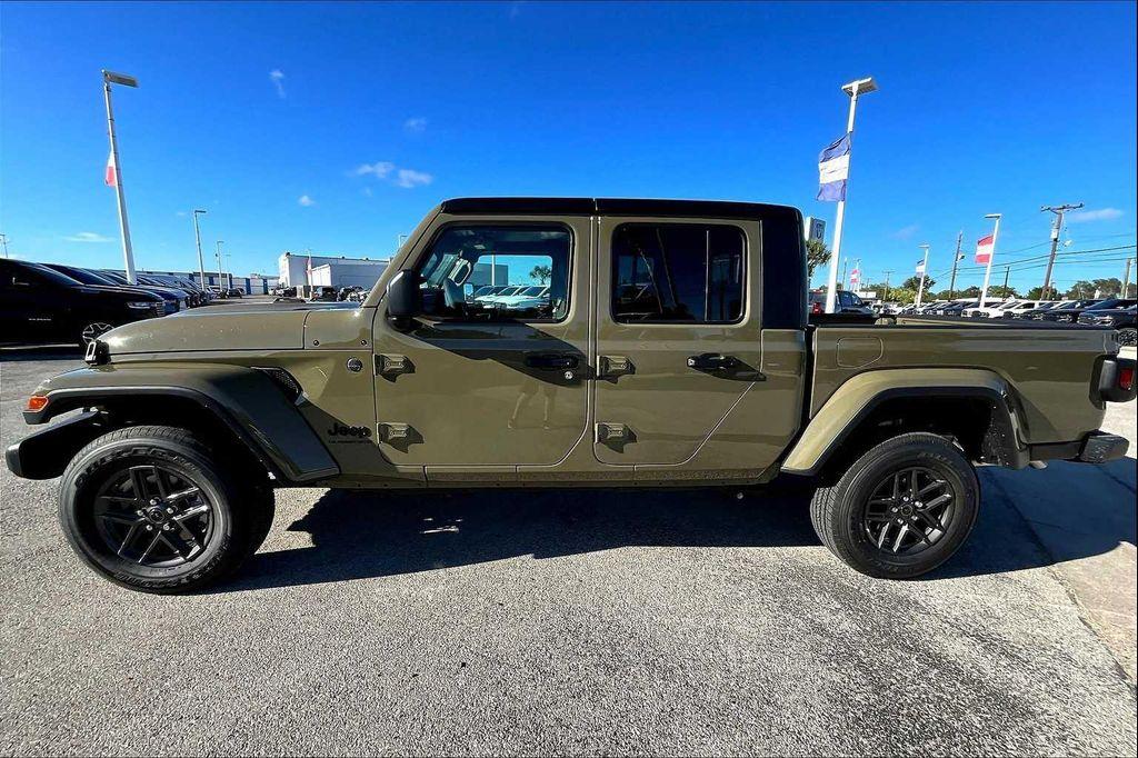 new 2025 Jeep Gladiator car, priced at $43,026