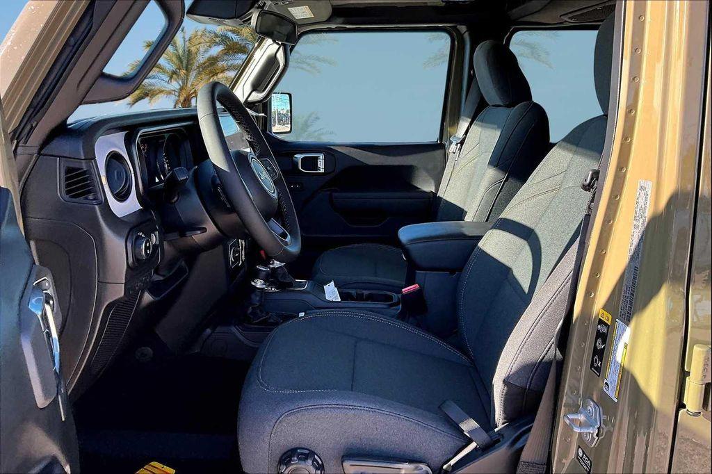 new 2025 Jeep Gladiator car, priced at $43,026