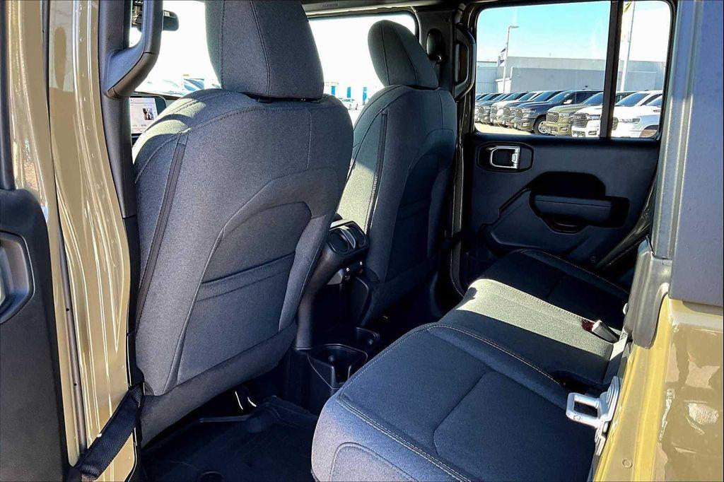 new 2025 Jeep Gladiator car, priced at $43,026