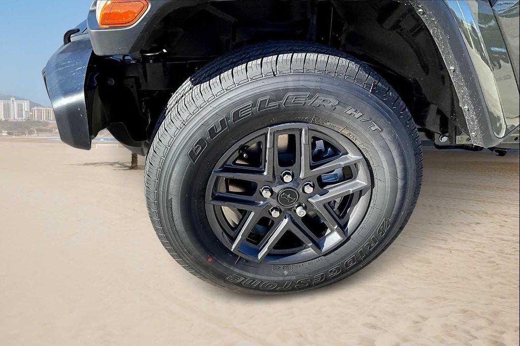 new 2025 Jeep Gladiator car, priced at $43,026