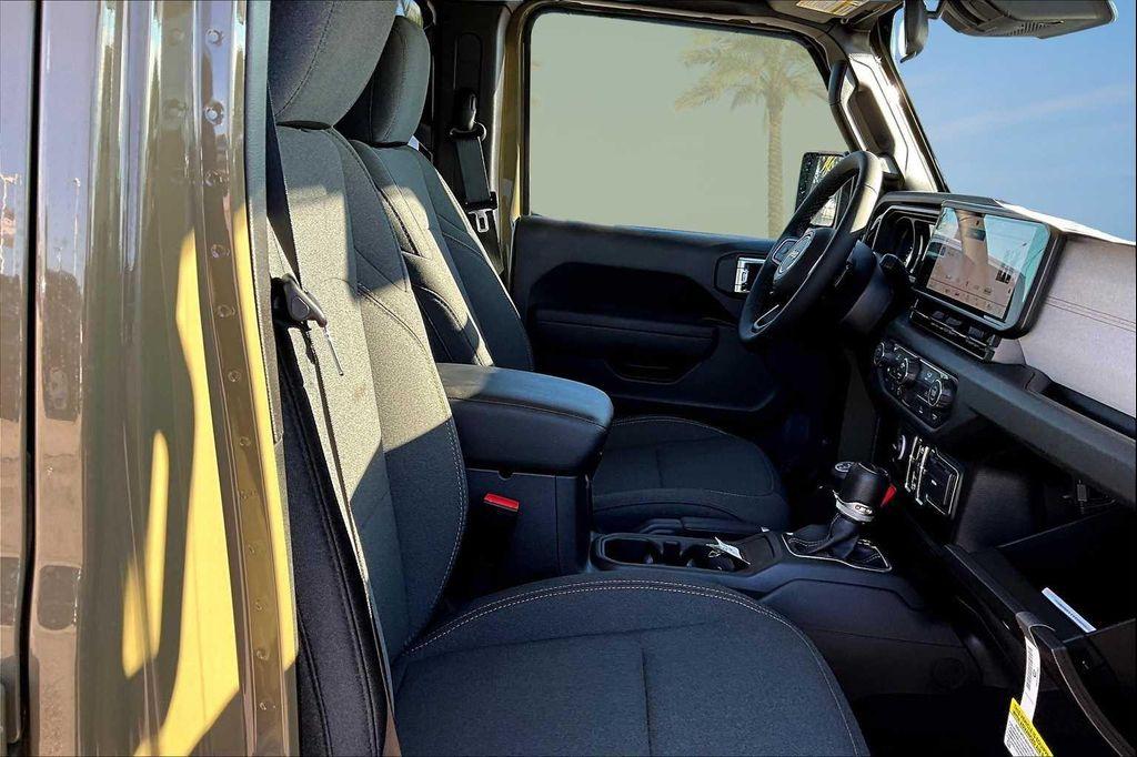 new 2025 Jeep Gladiator car, priced at $43,026