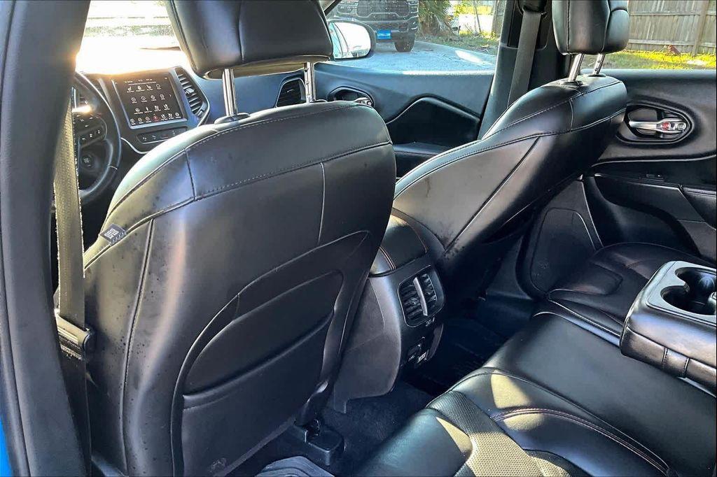 used 2019 Jeep Cherokee car