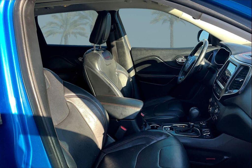 used 2019 Jeep Cherokee car