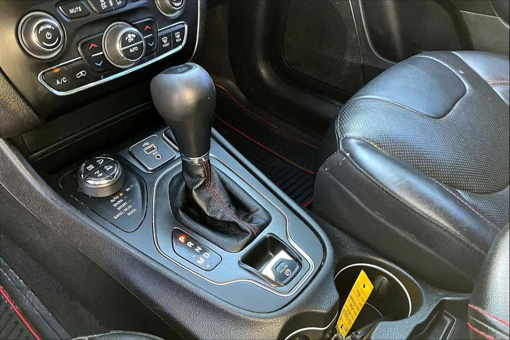 used 2019 Jeep Cherokee car