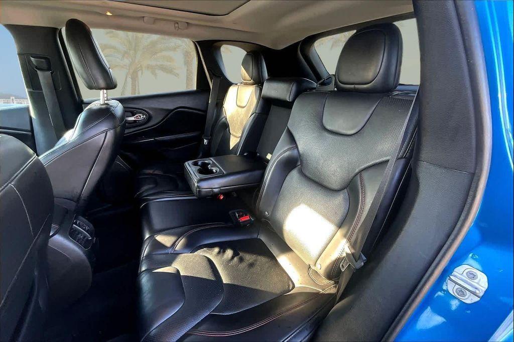 used 2019 Jeep Cherokee car