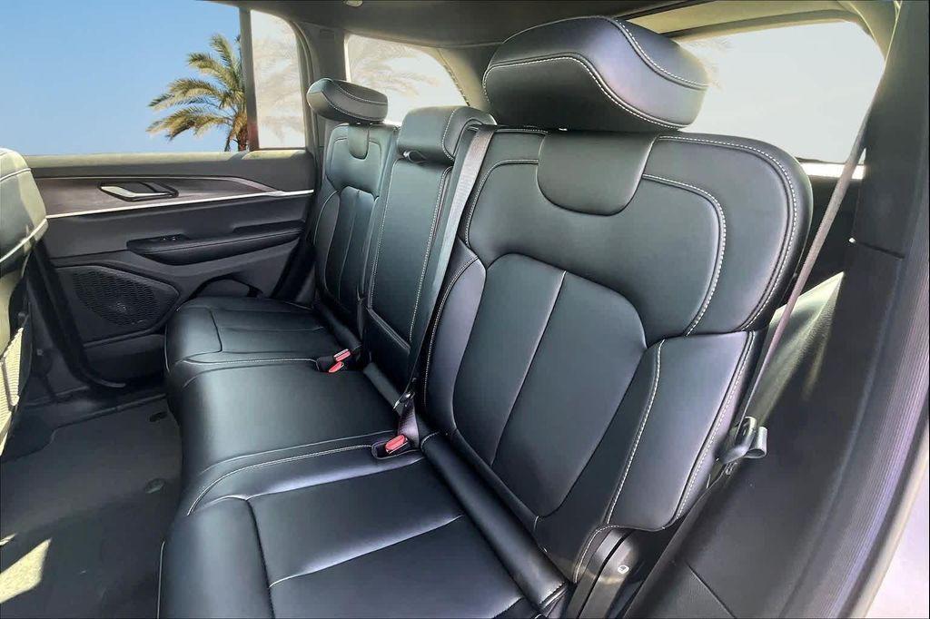 new 2025 Jeep Grand Cherokee car, priced at $48,053