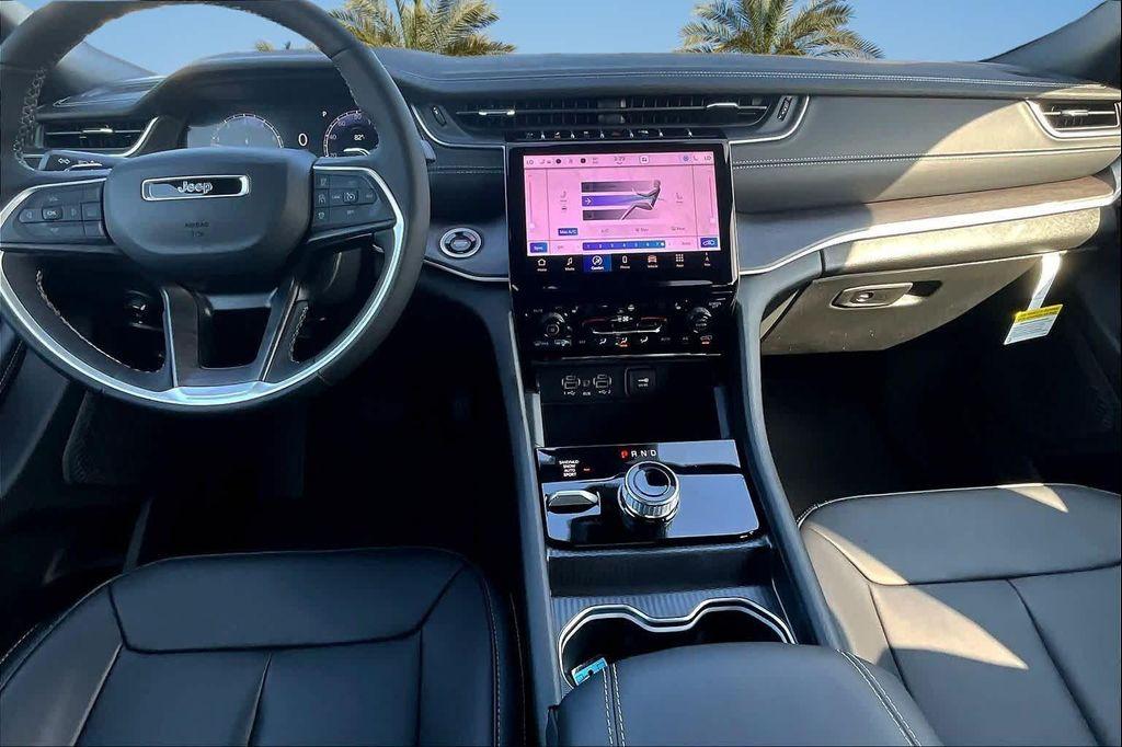 new 2025 Jeep Grand Cherokee car, priced at $48,053