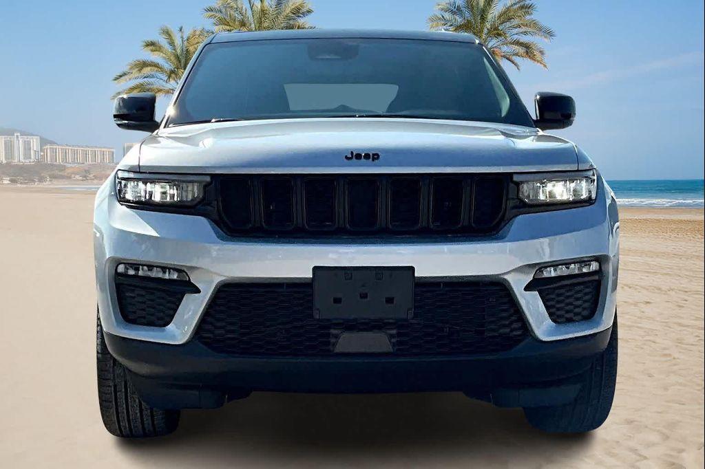 new 2025 Jeep Grand Cherokee car, priced at $48,053