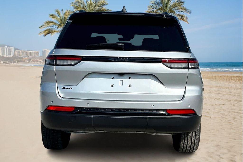 new 2025 Jeep Grand Cherokee car, priced at $48,053