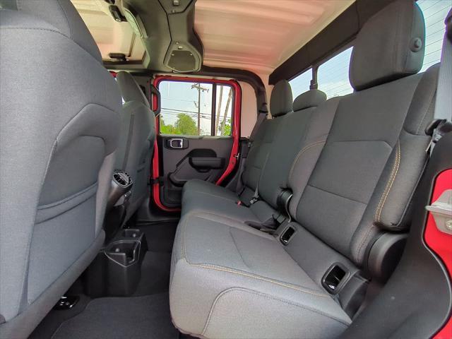 new 2025 Jeep Gladiator car, priced at $43,180