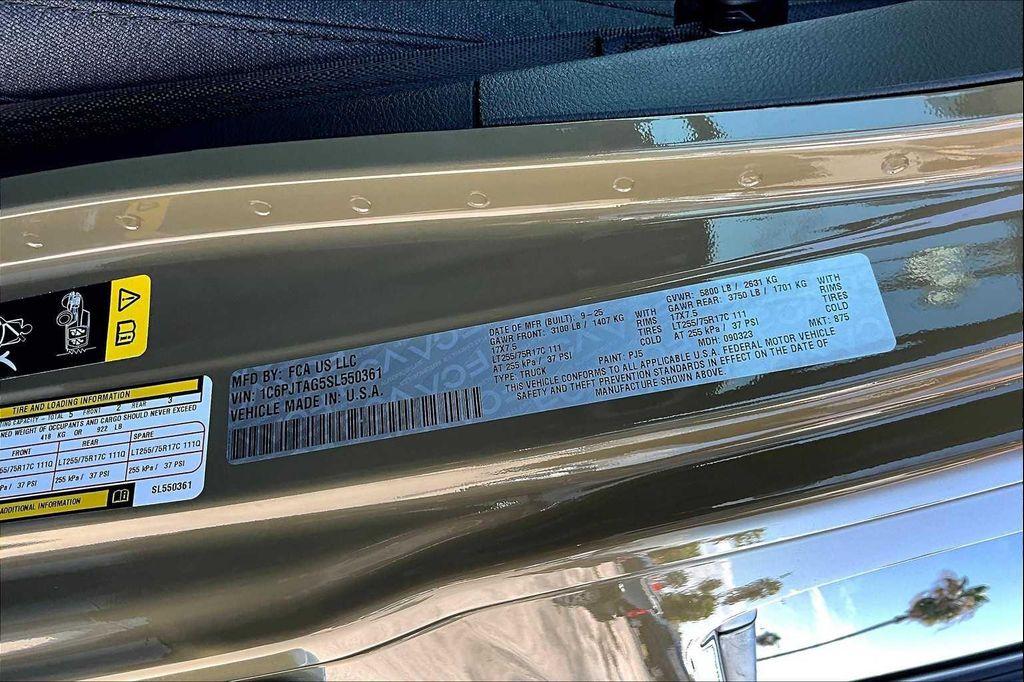 new 2025 Jeep Gladiator car, priced at $44,732