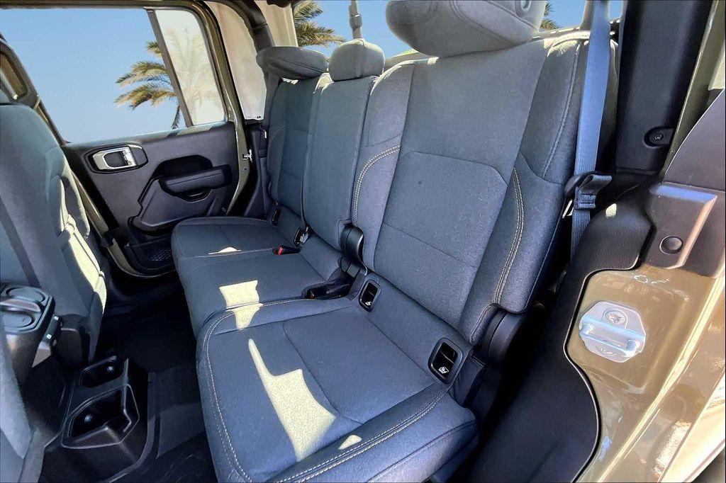 new 2025 Jeep Gladiator car, priced at $44,732