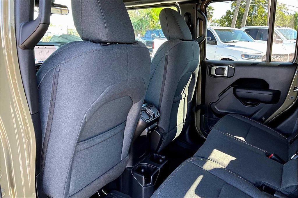 new 2025 Jeep Gladiator car, priced at $44,732