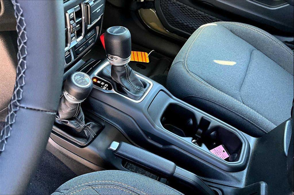 new 2025 Jeep Gladiator car, priced at $44,732