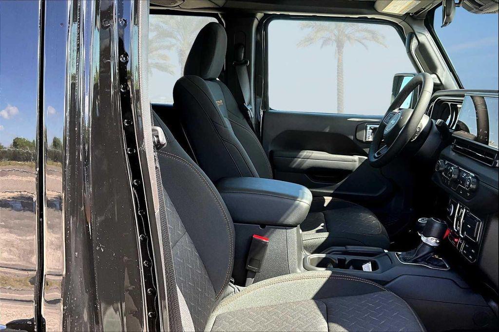 new 2025 Jeep Gladiator car, priced at $48,569