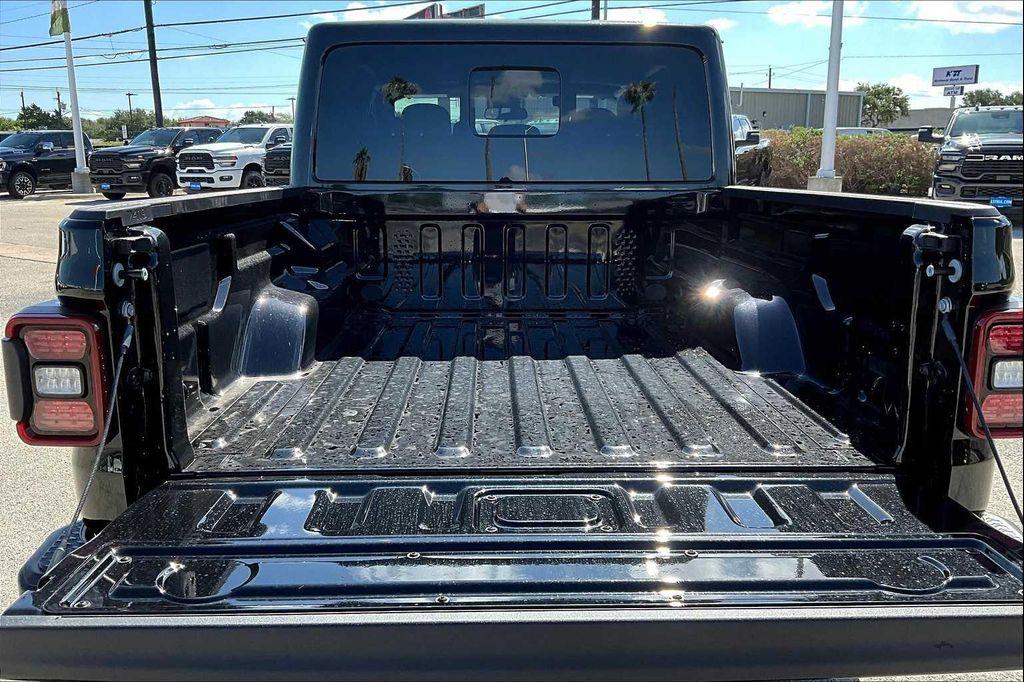 new 2025 Jeep Gladiator car, priced at $48,569