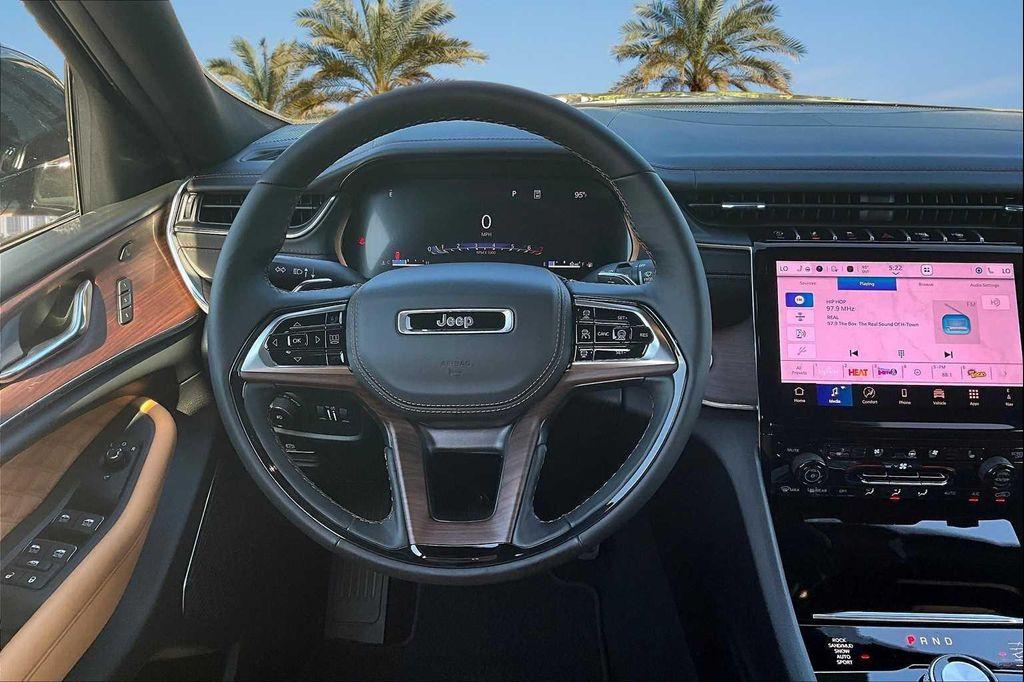 new 2025 Jeep Grand Cherokee car, priced at $59,829